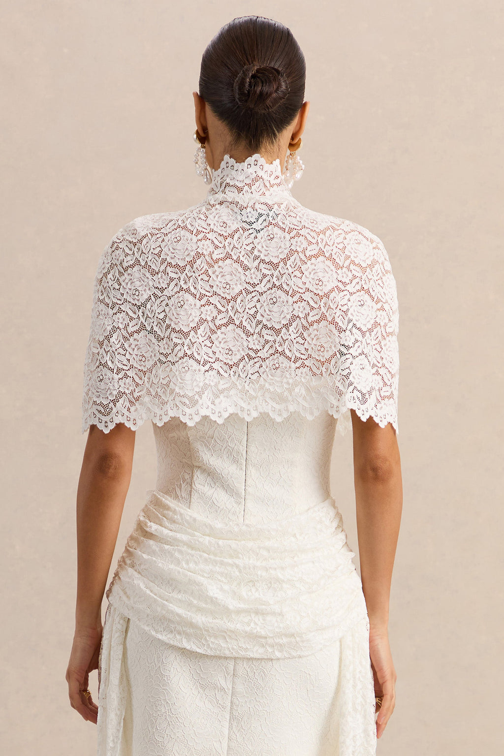 Caliro | White Lace High-Neck Short Cape