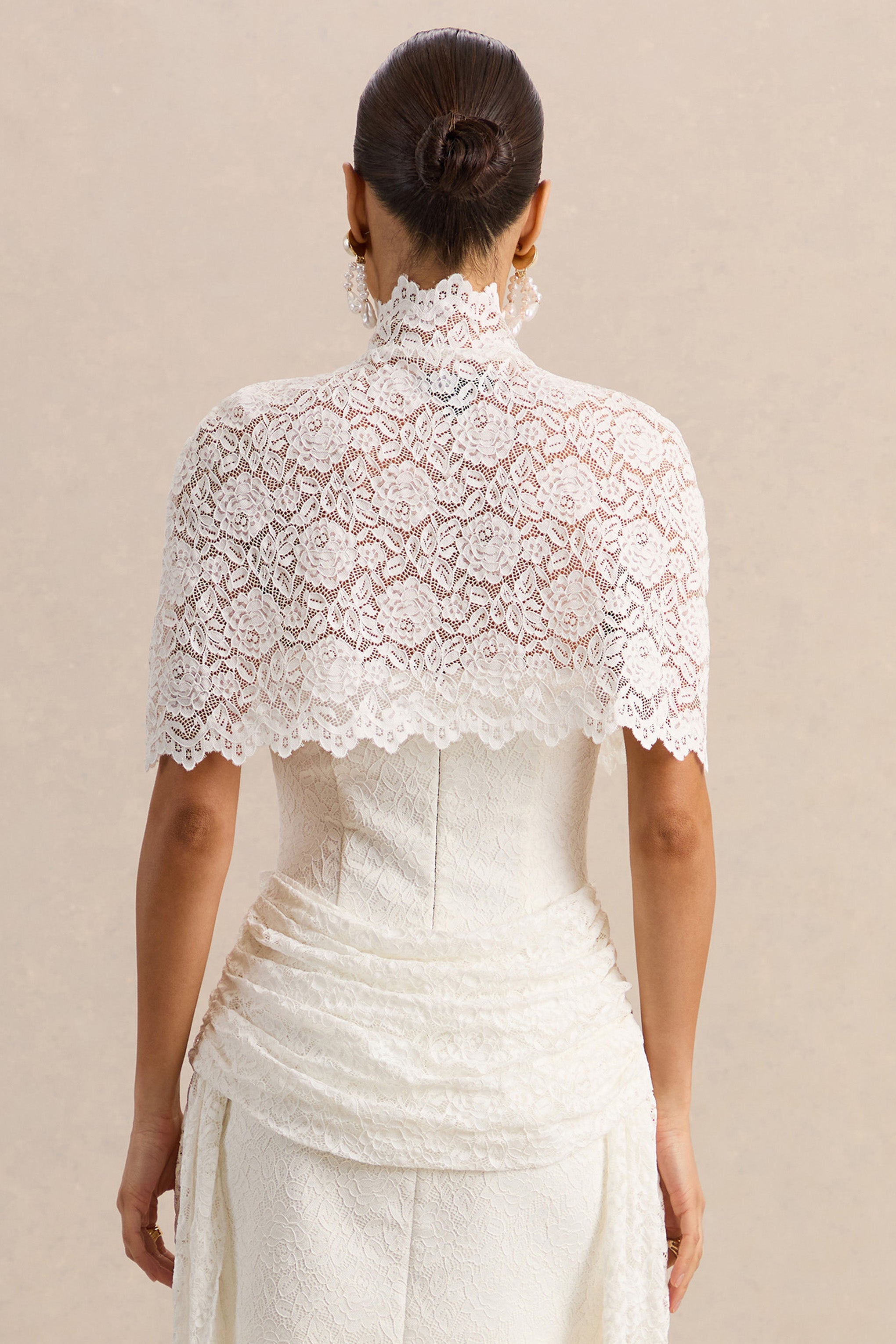 Caliro | White Lace High-Neck Short Cape